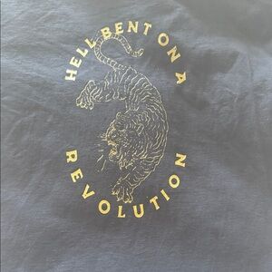 Graphic Tee with Gold Tiger Design Pebby Forevee med